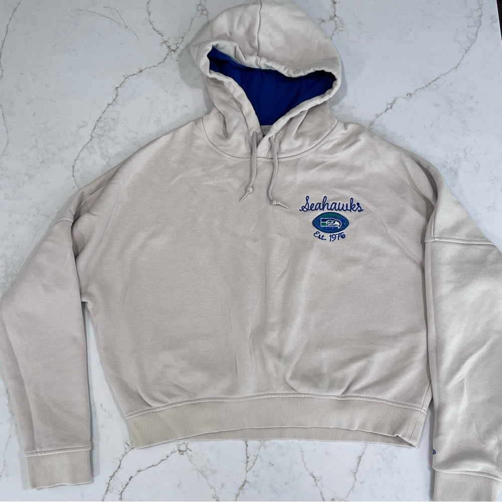 💙 Seattle Seahawks Cropped Hoodie Women’s L Beige Tan NFL Official